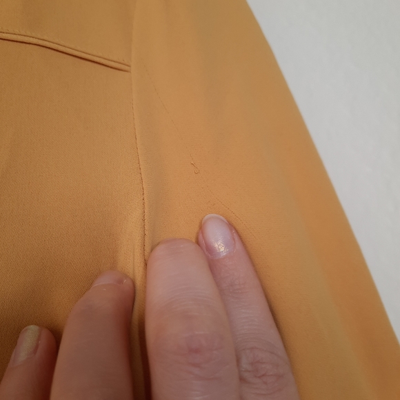 Aritzia Babaton Yellow  Chartreuse Harrison Button Down Blouse S - Picture 7 of 7